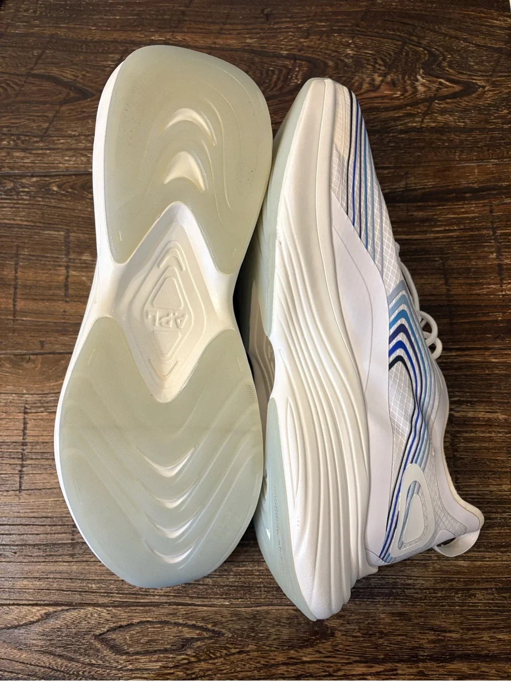 APL Streamline Running Shoes Mens 11 White Blue New Striped Athletic Sneakers